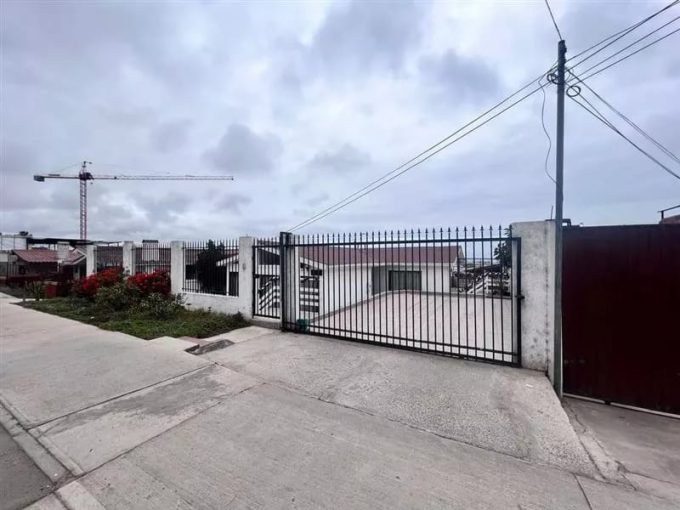 SE VENDE LINDA VIVIENDA EN LA SERENA.
