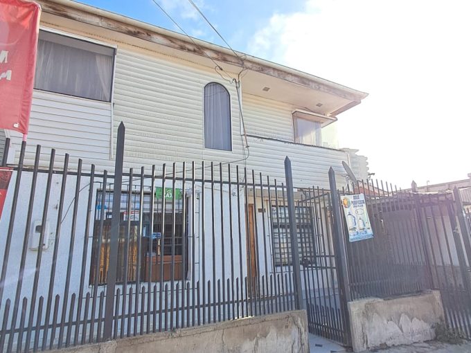 Se vende Casa con dpto interior en San Juan