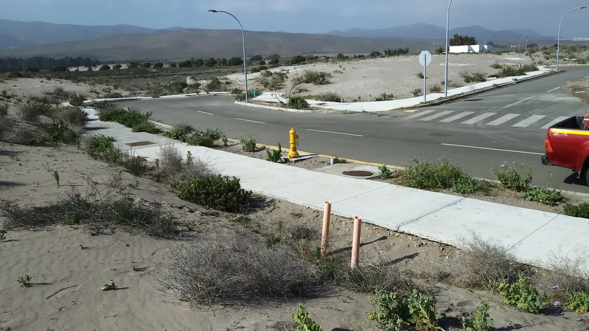 D_NQ_NP_2X_734989-MLC97267136778_112025-F-deslinda-con-cancha-de-golf-la-serena-golf